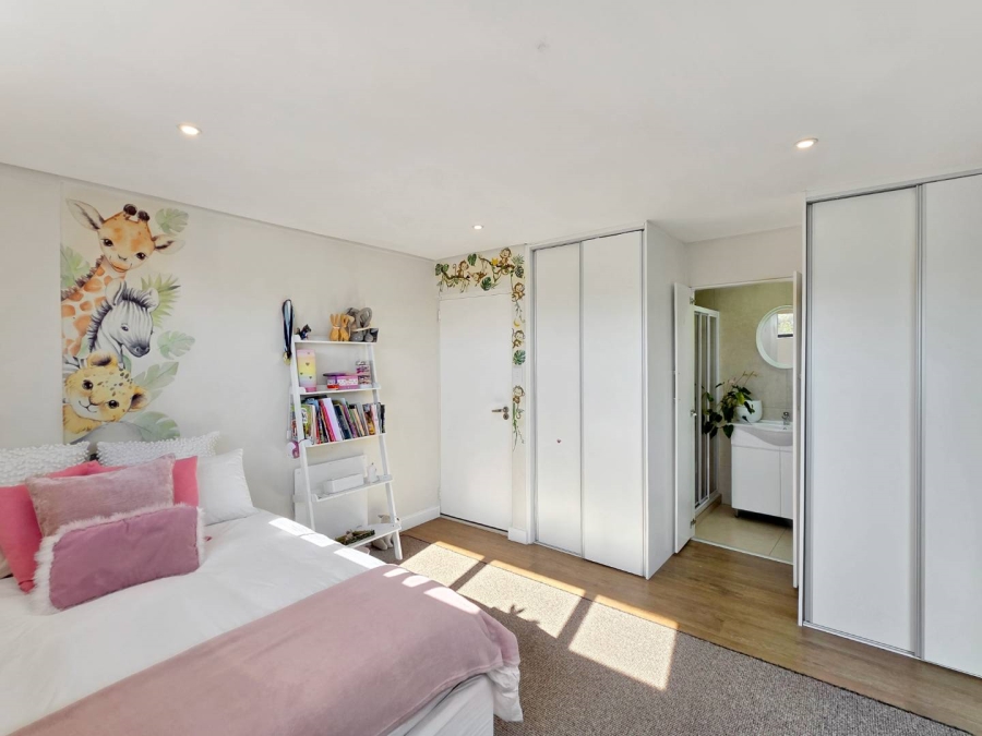 2 Bedroom Property for Sale in Sea Point Western Cape